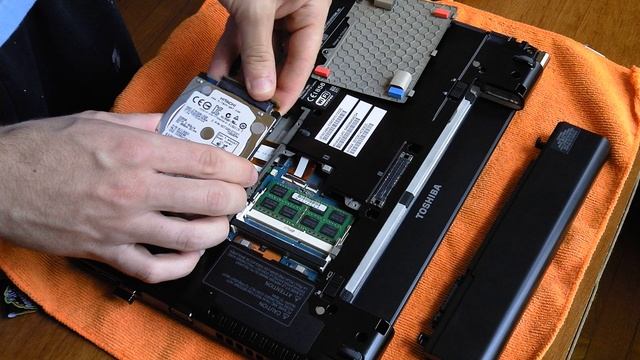 Tutorial: How to add or replace an SSD in a Toshiba R830 Portege Laptop, using 9.5mm SSD (or 7mm) смотреть онлайн