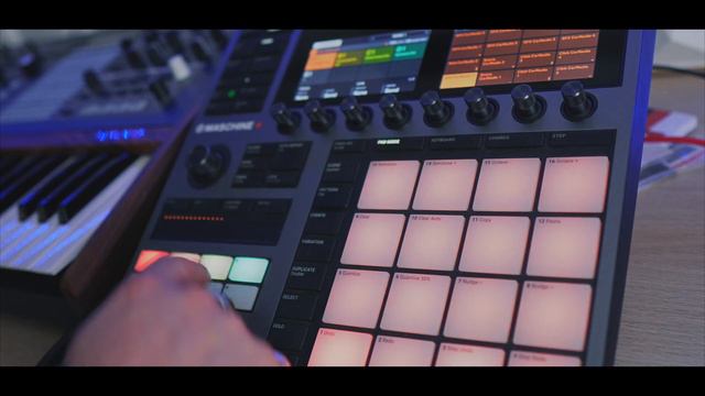 NATIVE INSTRUMENTS MASCHINE+ PLUS - AMBIENT MUSIC PATTERN смотреть онлайн