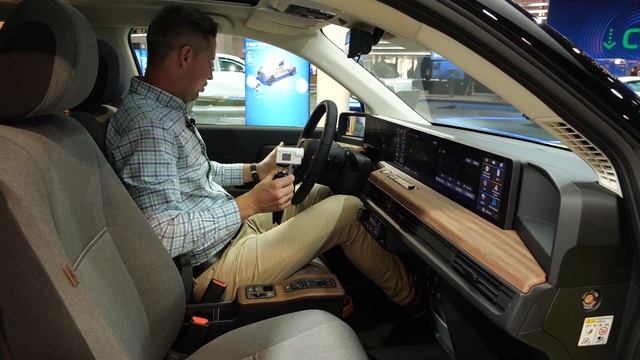 Самый стильный электромобиль - Honda E смотреть онлайн