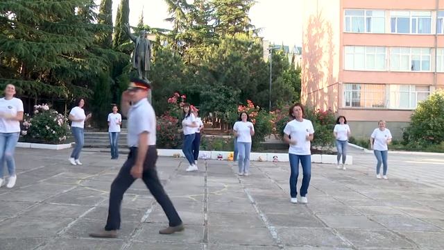 Подарок с любовью от родителей и учителей выпуску 2022 Алушты смотреть онлайн