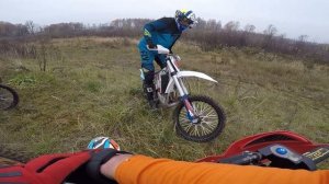 Как ПЕРЕСТАВЛЯТЬ МОТОЦИКЛ на склоне | Эндуро тренировка Russian Riders