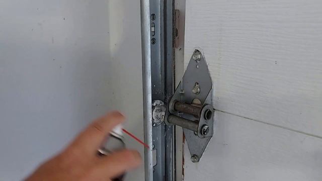 My Garage Door Bounces and Jerks When Closing смотреть онлайн