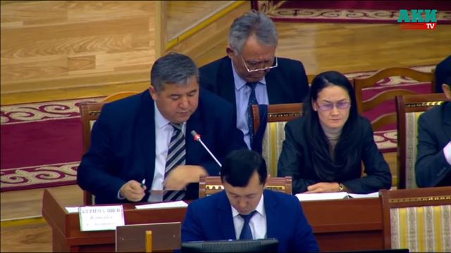 Будни ЖК. Когда спикер говорит «кулакка тээп» и «лапшаны илип» смотреть онлайн