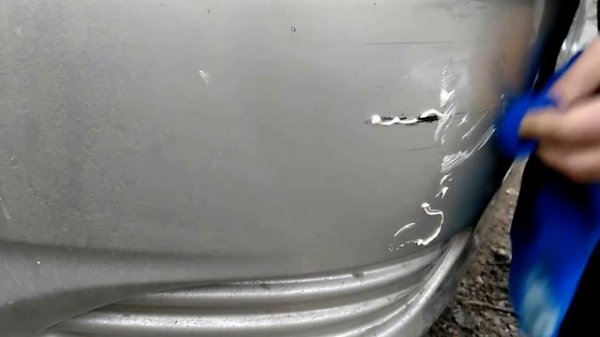удаление царапин на бампере своими руками