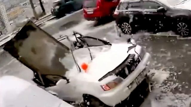 Бетонная плита упала на машину смотреть онлайн