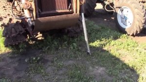 Трактор ДТ 75,цепляем лопату