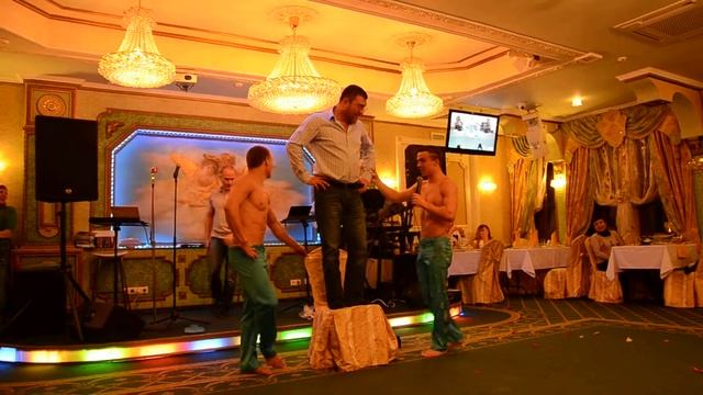 Акробатическое шоу Братьев Калуцких в ресторане Сказка Востока 1001 ночь смотреть онлайн