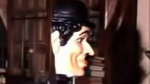 Очень крутая иллюзия. Маска Чарли Чаплина