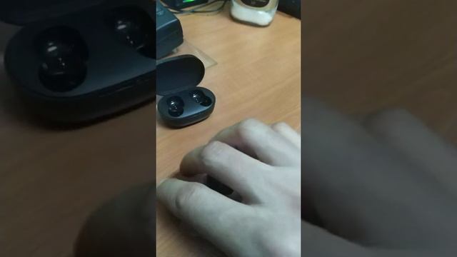 Не работает один беспроводной наушник Xaiomi Airdots. Как исправить это за 2 минуты. смотреть онлайн