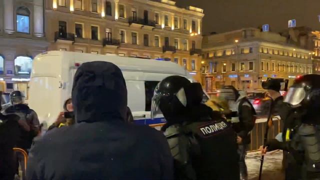 Задержания у Гостиного двора смотреть онлайн