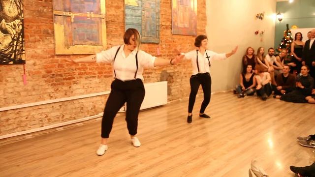 Шуточный salsa номер|Анастасия Сташевская и Ольга Давыдова|Dance High School смотреть онлайн