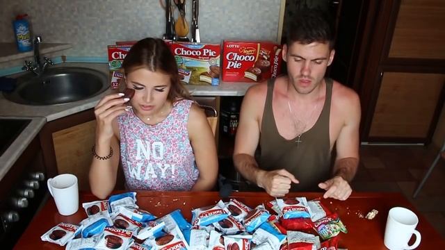 60 ЧОКОПАЕК ЗА РАЗ |НЕ ПОВТОРЯТЬ ОПАСНО | 60 Choco Pie at a time | Challenge food смотреть онлайн