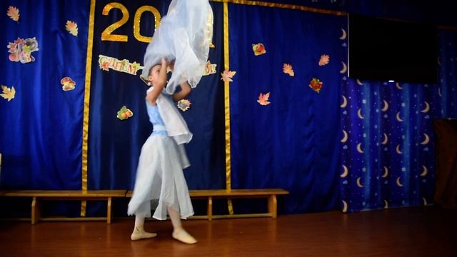 Танец бабочки исполняет Савельева Пелагея, 7 класс смотреть онлайн