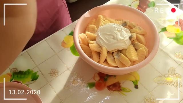 Запечённая курица с картошкой в сметанно-чесночном соусе ?? смотреть онлайн