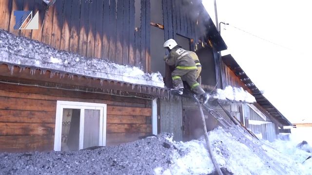 В посёлке Усинский сгорел дом смотреть онлайн