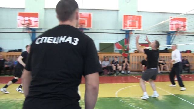 Волейбол: ветераны против молодежки