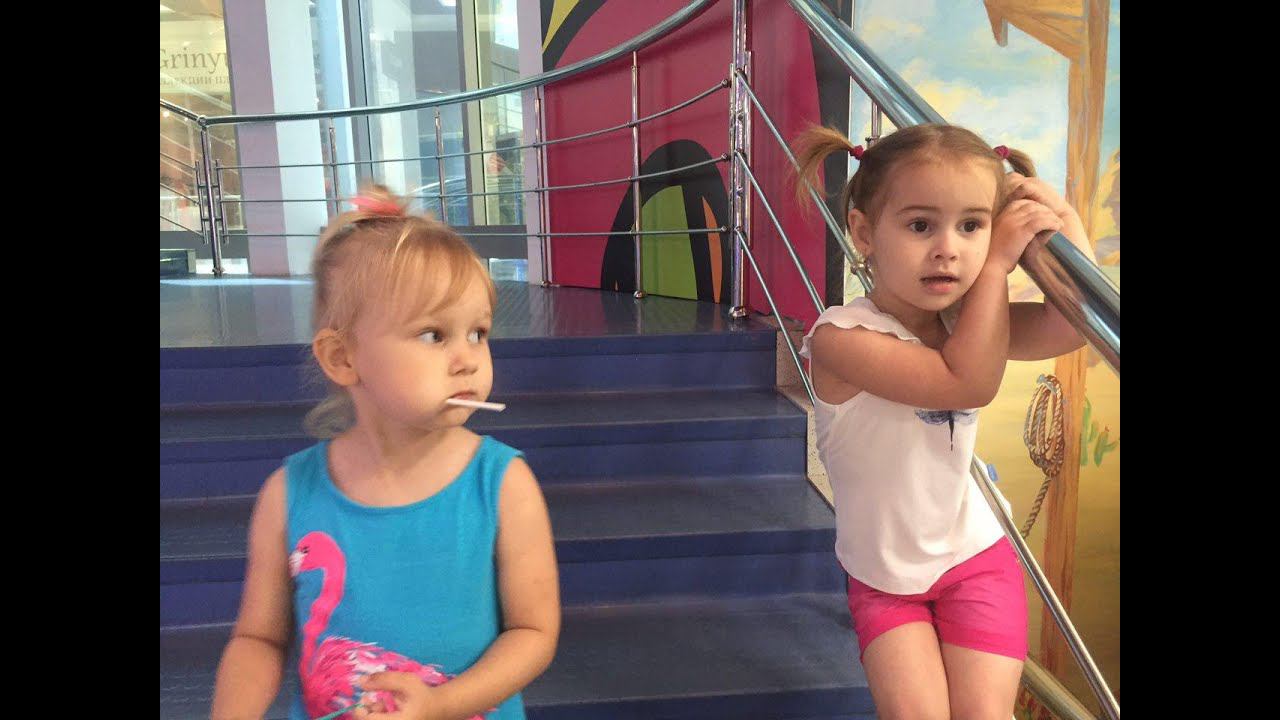 Алиса и Алина играют в парке развлечений ВЛОГ смотреть онлайн