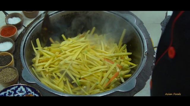 Настоящий ЧАЙХАНСКИЙ ОСТРЫЙ ПЛОВ в Ташкенте Achchiq osh | Authentic CHAIKHAN SPICY PILAF in Tashken смотреть онлайн