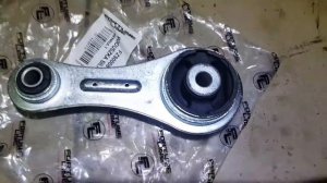 Renault Symbol (Clio) устраняем стук (толчок) при трогании (замена задней подушки двигателя)