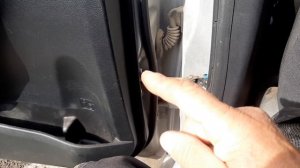 Снятие обшивки с задней двери а/м  Тойота Королла Е 170