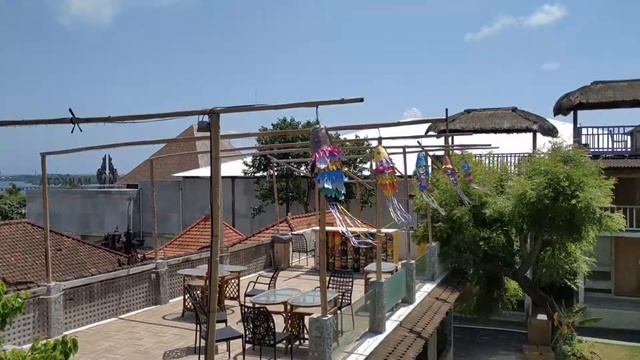 Район Букит. Обзор необычного гестхауса с большим бассейном - OYO 1215 Tree house villa смотреть онлайн