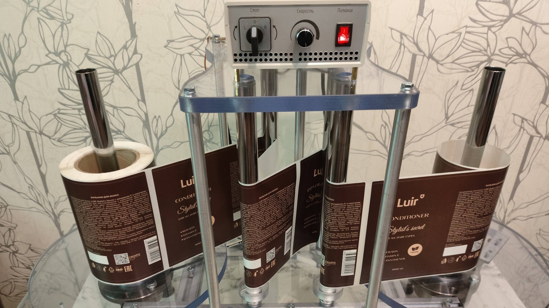 Станок для перемотки рулонов этикетки.