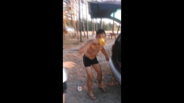 Twerk Battle between a man and a woman/ Тверк Батлл между парнем и девушкой смотреть онлайн