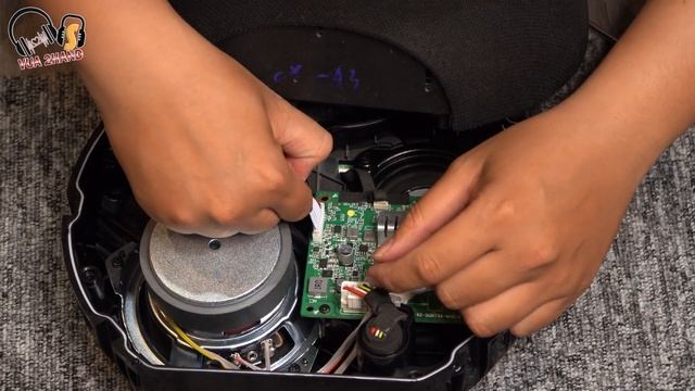 Harman Kardon Onyx Studio 6 Teardown - Inside? Khác gì so với Onyx 5. смотреть онлайн