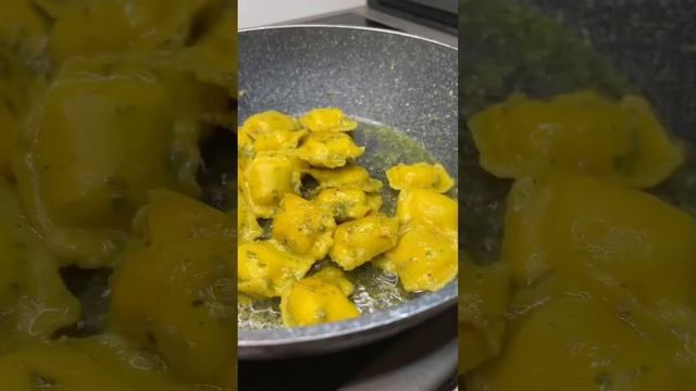 Равиоли с шпинатом и сыром, рецепт вкусного соуса #соус #рецепт #песто #равиоли смотреть онлайн