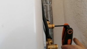 Пуско-наладка кондиционера | Выпускаем фреон в кондиционер | Как выпустить фреон | Открываем клапан