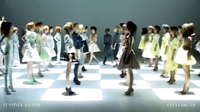 10 of the Greatest Alexander McQueen Collections & Runways смотреть онлайн