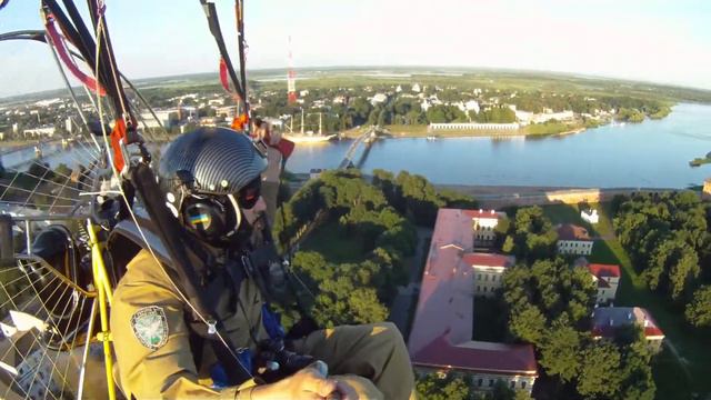 "NOV-FLY" Paramotors. Полеты на мотопараплане вокруг Новгородского кремля 03.07.2013г. смотреть онлайн
