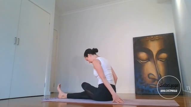 Хатха йога с Анной Сустриньш. Несложно смотреть онлайн