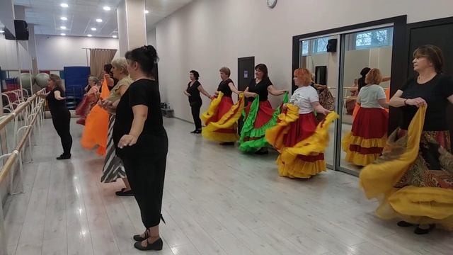 Проект “Московское долголетие”. Народный танец. Педагог Оксана Бабаева смотреть онлайн