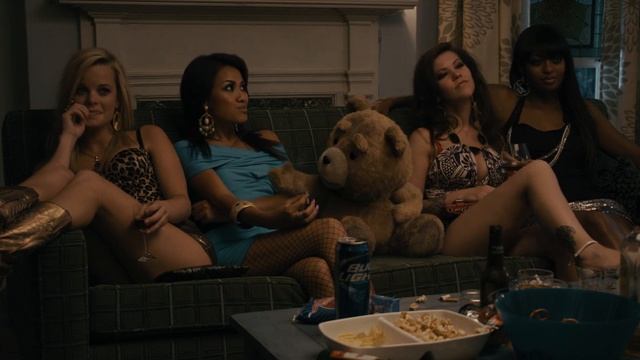 Тед знакомит со своими девушками Ted 2012