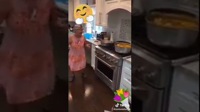 Бабушка зажигает смотреть онлайн