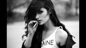 Белые обои черная посуда !! ))