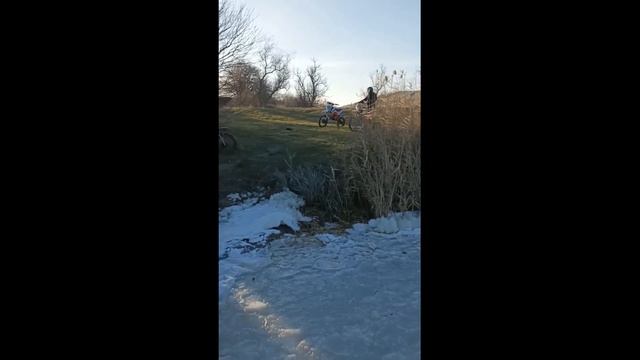 катаемся с друзьями по льду смотреть онлайн