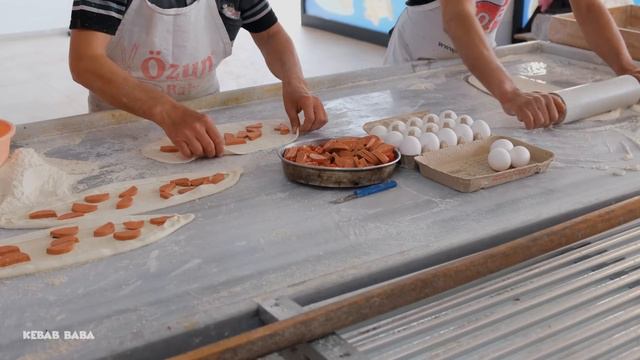 Flat Bread Pizza / Eggy, Sausage and Vegetables смотреть онлайн