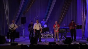 "Отыщи мой белый парус в море"