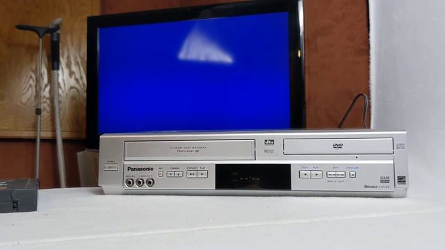 Panasonic DVD Player / VCR Combo 4 Head Hi-Fi PV-D4744S Silver Cables & Tape смотреть онлайн
