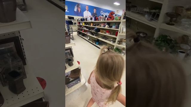 Секонд хенд в Америке. Goodwill смотреть онлайн
