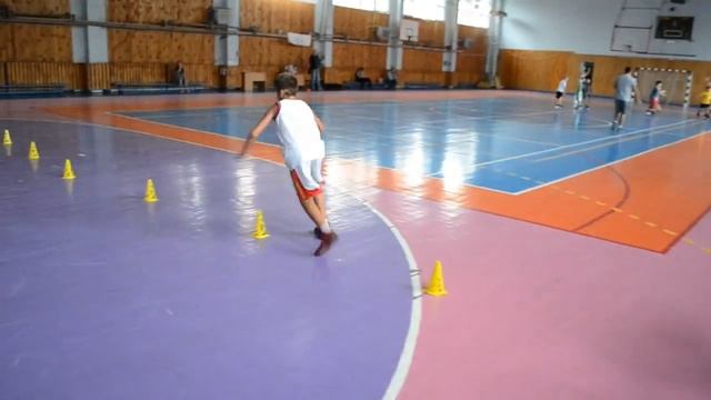 Тренировка старшей группы в детском баскетбольном клубе Junior смотреть онлайн