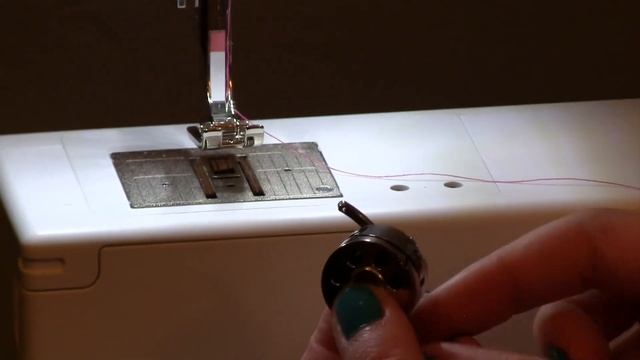 Threading Bottom Bobbin Area of Bernina 330 Sewing Machine смотреть онлайн