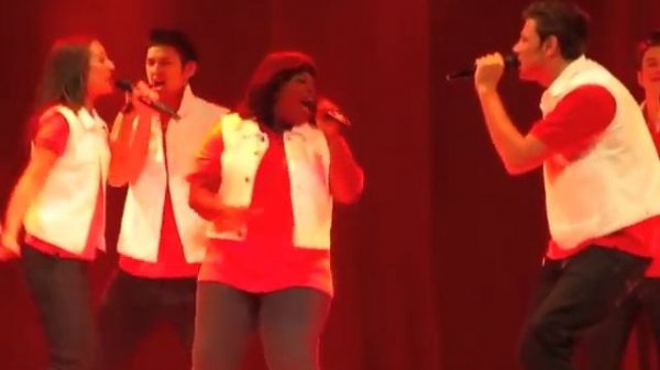 Glee Cast "Don't Stop Believing" 05/27/11