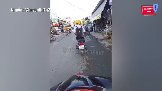 Không yên tâm ĐỂ CON CHẠY XE 1 mình đi học, người mẹ liền ĐI THEO SAU để nhắc nhở | Tin Nhanh 3 Phú смотреть онлайн