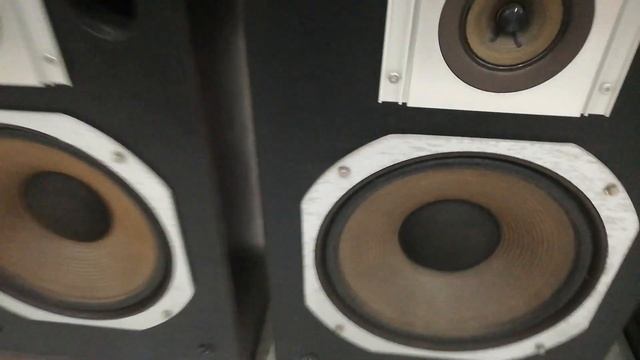 Trung mũi lõ, Aurex ss 455W zin đẹp xuất sắc, bass 28 chất âm rất hay. LH: 0977121777 смотреть онлайн