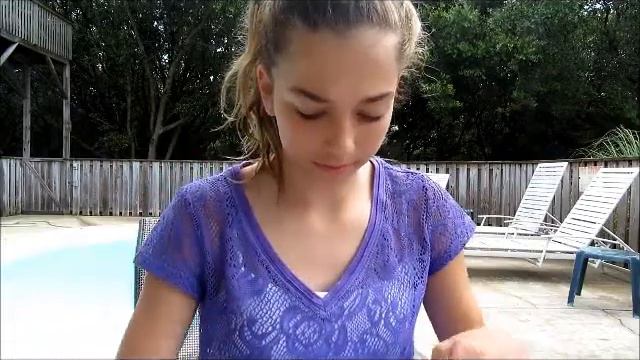 What's in my beach bag?! смотреть онлайн