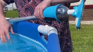 Как пылесосить каркасный бассейн INTEX. И сохранять воду чистой в каркасном бассейне .