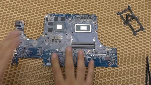 ВРЕД от чистки и профилактики игровых ноутбуков. Часть1 MSI Sword 17 A11UC 811XRU смотреть онлайн